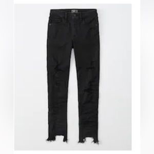 NWT. Abercrombie Mid Rise Super Skinny Ankle Jean. Size 27/4. Black.